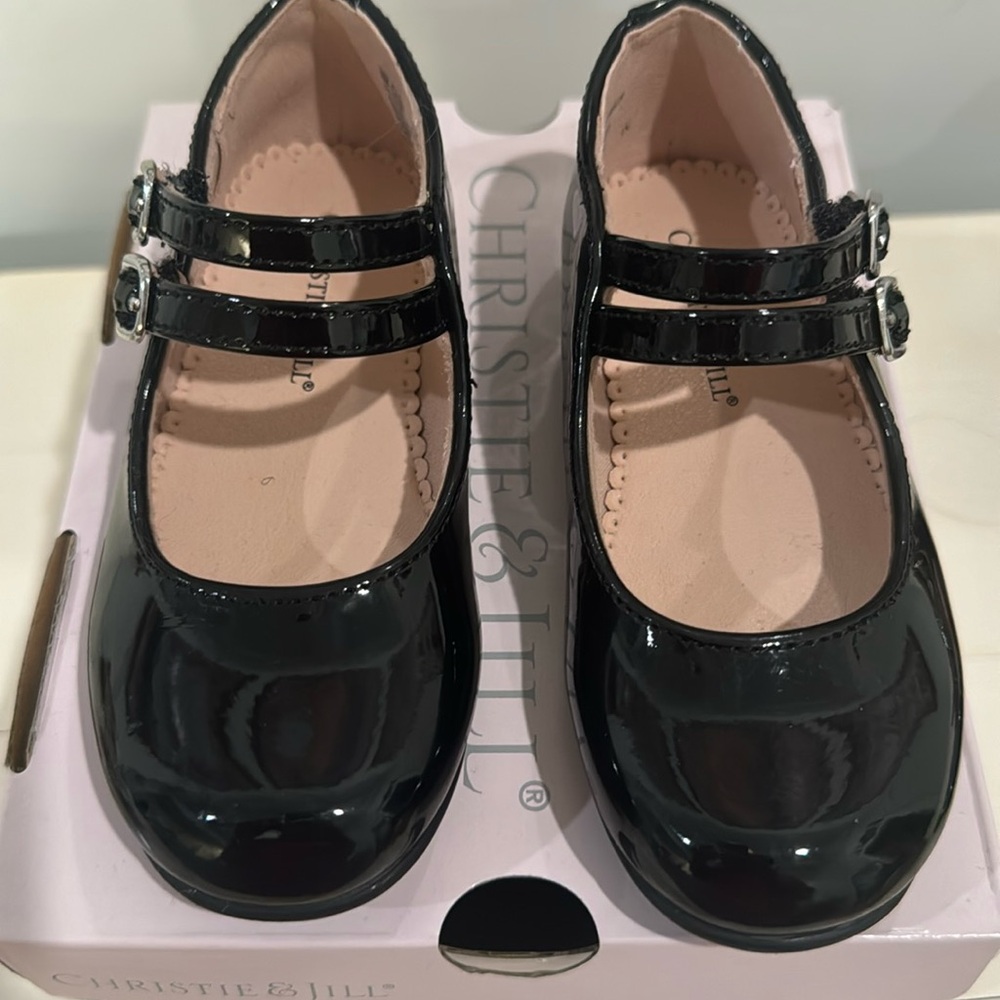 Black patent leather toddler shoe (worn once)
